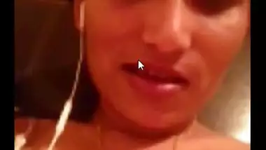 Sexy Modern Bhabhi From Hyderabad Exposes Big Boobs Over Skype