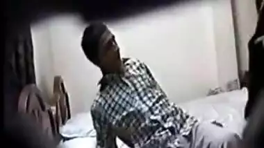 Pakistani Married Couple - Movies. video2porn2