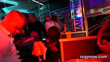 Natural sex kittens suck penis and enjoy penetrating and sex