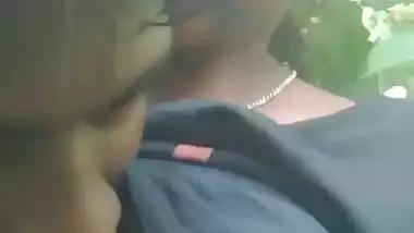 South Indian couple’s outdoor sex MMS from the bush