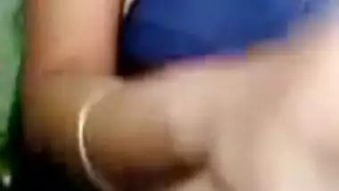 Desi woman's big natural boobs can easily be called XXX wonder