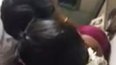 22 south indian bigboobs housewife in train hookup