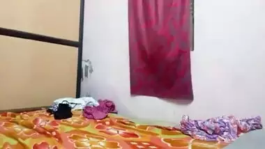 Naukrani Ki Chut Faad Kar Paani Nikal Diya