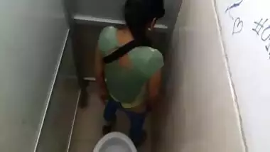 Desi pervert records amateur girl taking XXX pee in public toilet