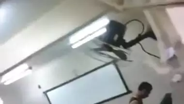 Desi girl fucking in class room