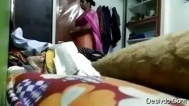 Desi tamil mom chenging n saree wearing record by secretly