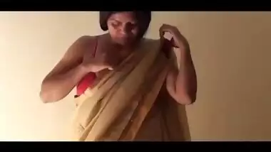 Money talks – aunty live dress change