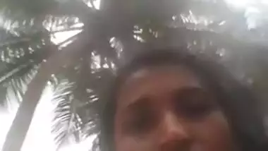 Horny girl masturbating till cumming