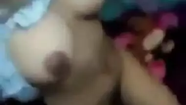 Desi girl showing her boobs and pussy fingering