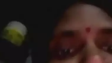 Today Exclusive- Bhabhi Showing Her Boob On Video Call