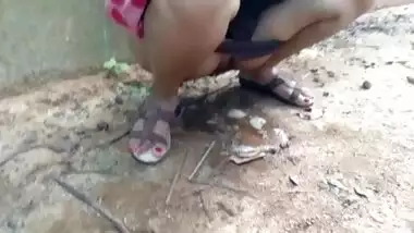 Desi Indian Aunt Outdoor Public Pissing Video Compilation