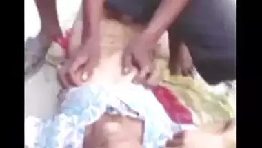 Village rendy fucked by rickshaw wala in public toilet