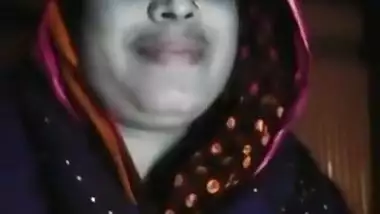 Desi Bhabhi And Desi Aunty - Bangladeshi Village Bhabi Displaying Her Pink Pussy Hole