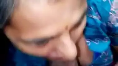 Desi aunty giving blowjob to neighbour uncel