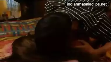 Affair with the sexy bhabhi in the saree