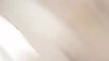 Desi girl masturbating in toilet