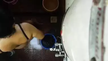 Desi Bhabhi Gets Captured while Bathing