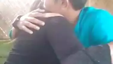 Desi wife kisses and hugs her husband in MMS video for XXX audience