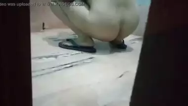 Tamil bhabi pissing and naughty son using his...
