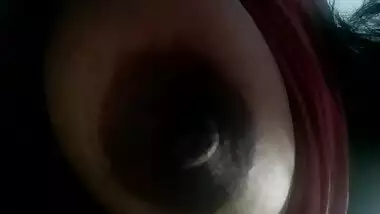 Amateur Indian model sets camera on to film her XXX brown nipples