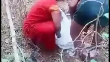 Village aunty is caught fucking outdoor with brother of hubby, Desi mms