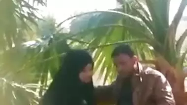 Pakistani hijabi BJ and hand job until cum in public park