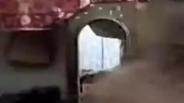 Desi MMS latest video of a desi girl’s topless show