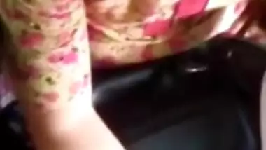 Sexy Desi Girl Deep Cleavage In Bus