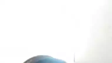 Desi Hot Bhabhi showing vdo
