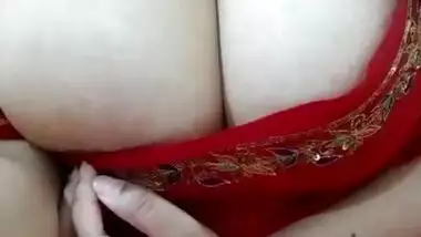 Desi Hot boobs bhabi showing her big boobs