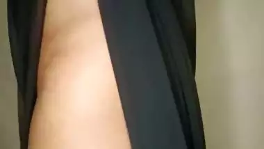 Hottie in Black Saree showing perfectly round boobs