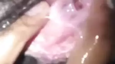 Young gal demonstrates the way she likes fingering her Desi XXX cunt