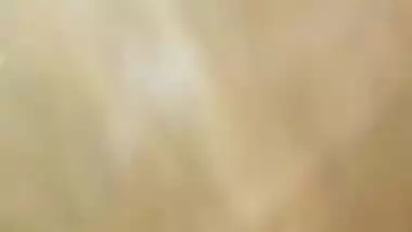 Married Indian Woman Showing Pussy While Peeing