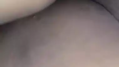 Badi Behan Ko Nind Me Nangi Karke Gand Me Ungli Dali