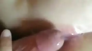 Randi ko chodke pichkari mari uski gand pe Fucked and sperms