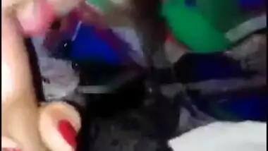 Desi cute girl suck her bf dick