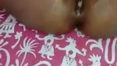 Indian Bhabhi - Taking Dildo In Oily Pussy