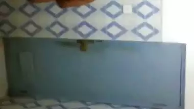Cute small boobs bhabhi taking naked bath viral video