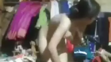 Horny village Desi XXX girl masturbating her bald pussy on cam