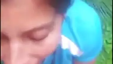 Desi cute girl suck her bf dick