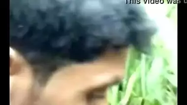 The erotic outdoor handjob with the hot mallu chick