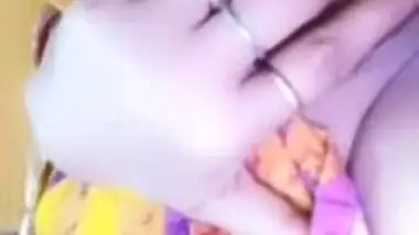 Desi bhabi fingering pussy selfie cam video
