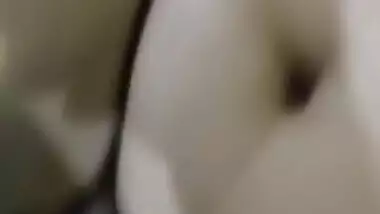 Bhabhi Ki Chut Me Ungli Kiya Akele Main