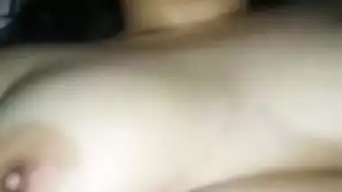 Husband is out but friend fingers muff of Desi MILF to XXX orgasm