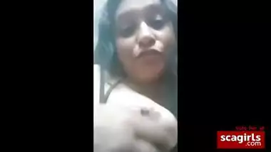 22 hot aunty show hot nipples