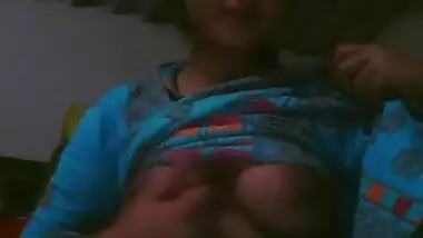 Real boob show video – Pakistani nude selfie