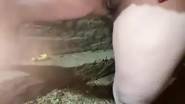 Desi Maid Meerabhabhi showing her ass and pusssy to her malik