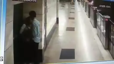 Metro station oral pleasure sex movie of a juvenile and horny couple