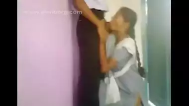 Hot MMS Of Tamil Diploma Girl’s Blowjob