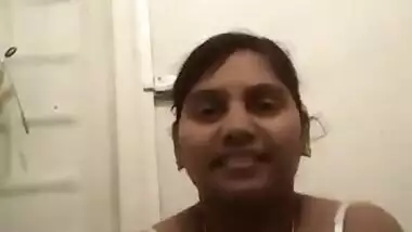 Desi aunty remove dress